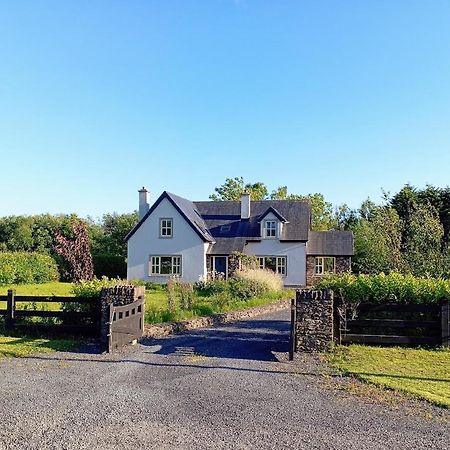 Conveniently Located House To Enjoy All Of Kerry ทราลี ภายนอก รูปภาพ